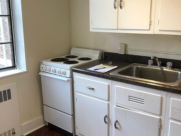 3rd image of 6 Lexington Ave APT 2B