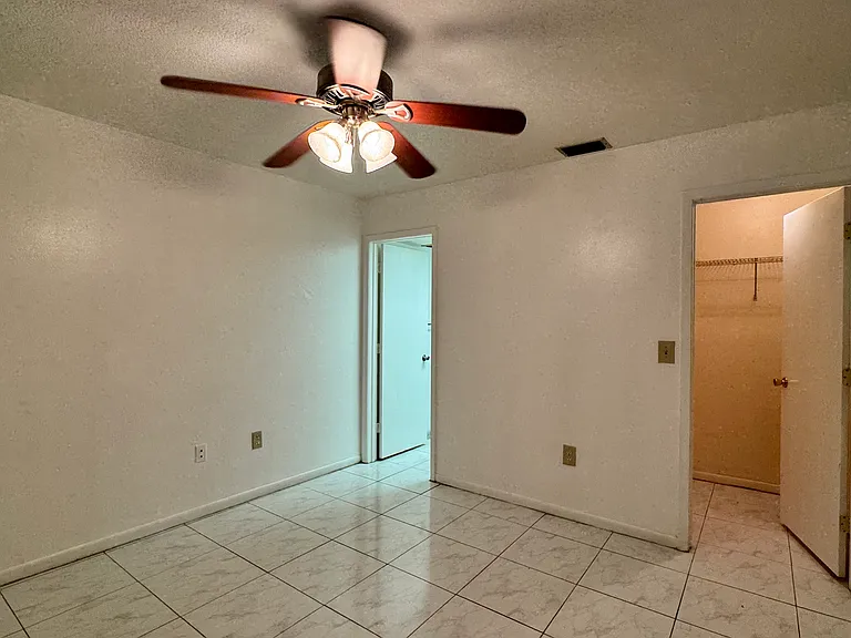 3091 Saint Clair Ave #B — Photo 8