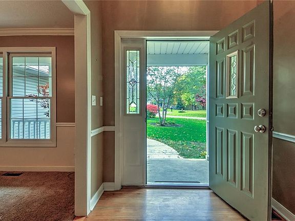 3rd image of 2407 Fox Cir