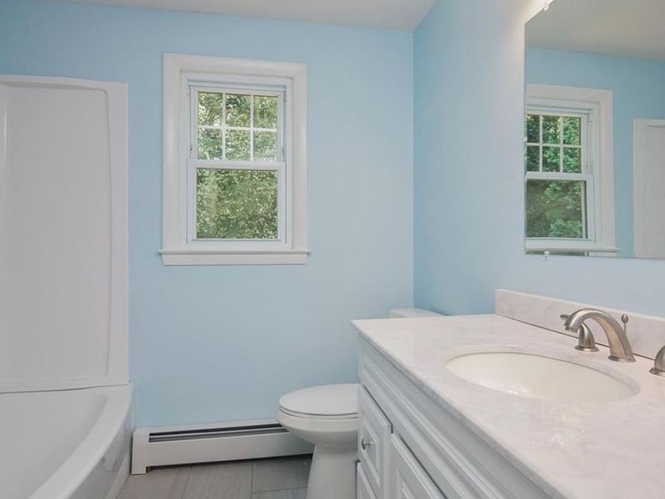 2nd image of 11 Laurel Dr