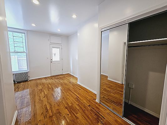 5th image of 130 N 10th St APT 1R