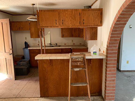 4th image of 2016 Gumwood Ave