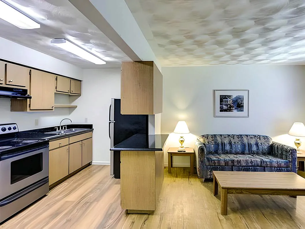 Oakwood Crest Furnished (Optional) Apartments — Photo 2