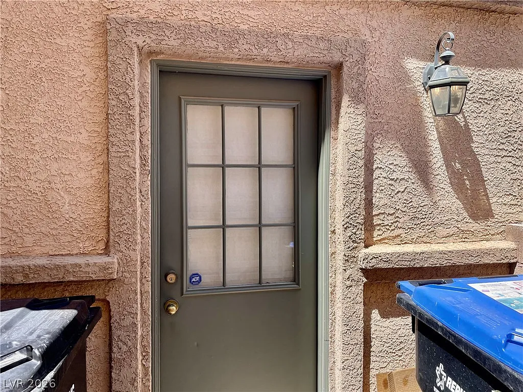 3 bed, 2.0 bath, 1129 sqft, $1,900 — Photo 4