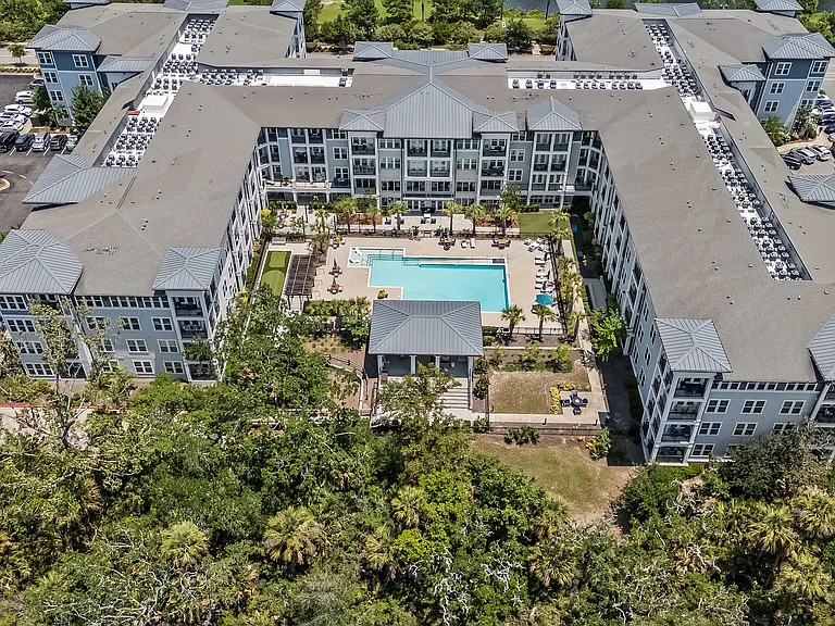 Claremont Daniel Island — Photo 45