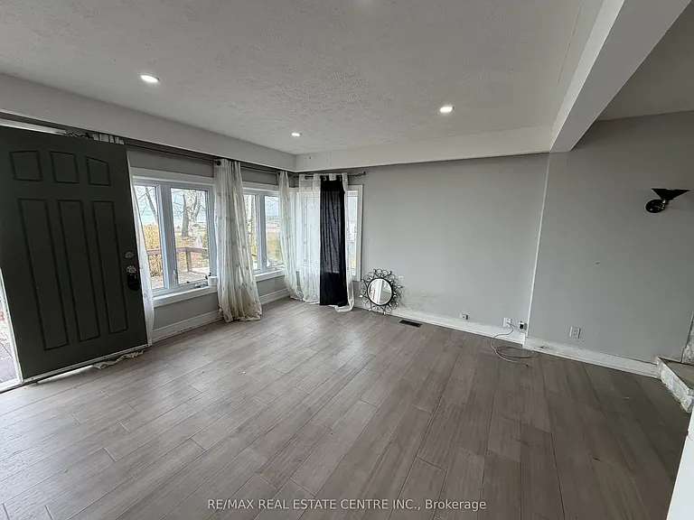 35 Lakeside Ave — Photo 12