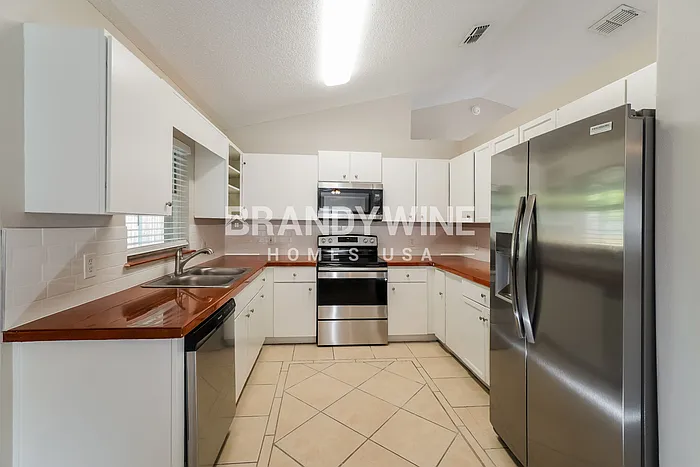 5121 Teather St — Photo 16
