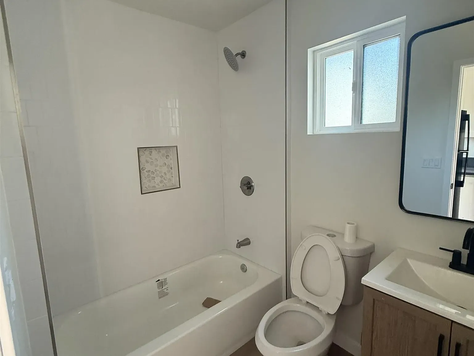 Studio, 1.0 bath, 203 sqft, $2,000 — Photo 2
