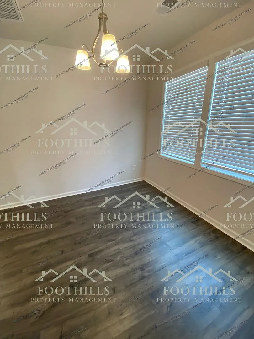 3 bed, 2.5 bath, 1800 sqft, $1,795 — Photo 4