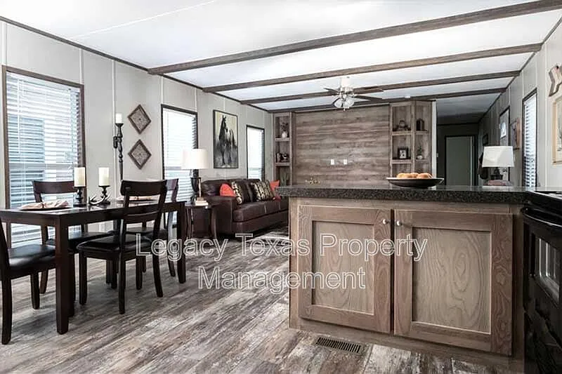 3 bed, 2.0 bath, 1191 sqft, $1,350 — Photo 1