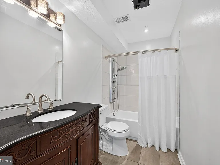 13296 Hollinger Ave — Photo 45