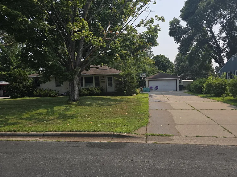 10809 Little Ave S — Photo 1