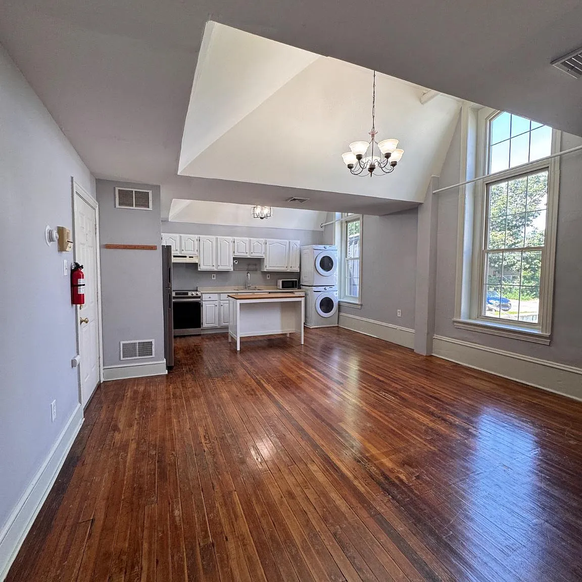 1 bed, 1.0 bath, 800 sqft, $1,695 — Photo 1