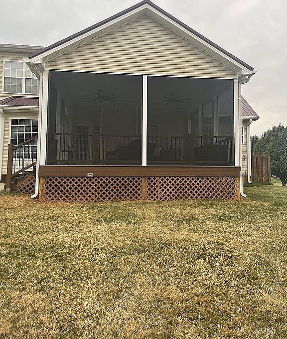 2nd image of 901 Glenhurst Way