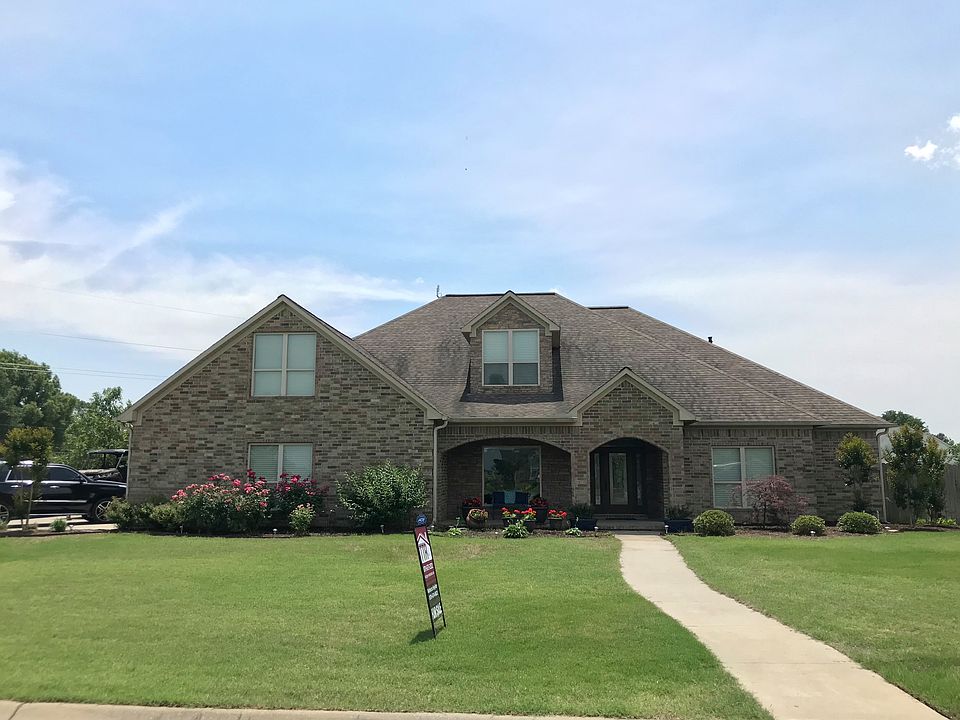 1st image of 9 Hall Dr