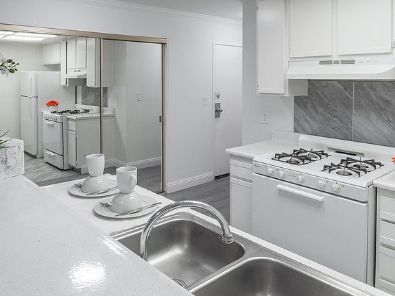 5th image of 1520 N Vista St APT 104