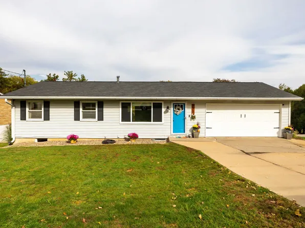 1050 Kelly Ln, Dubuque, IA 52003