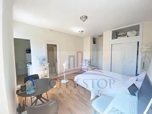 Rented by City Stop Realty | media 11