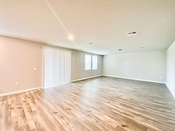 5th image of 17389 Bay St