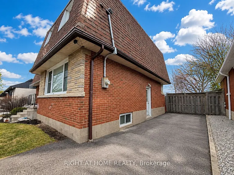 67 Brentwood Dr #LOWER — Photo 5