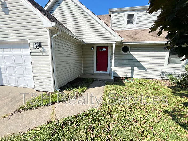 6 bed, 3.0 bath, 2048 sqft, $1,875 — Photo 3