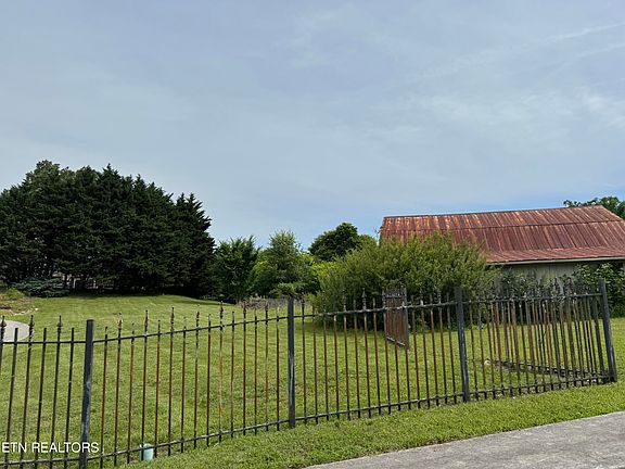 3rd image of 6902 Taylors View Ln