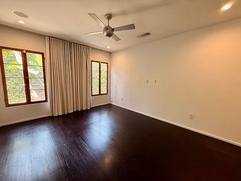 4246 Lexington Ave — Photo 25