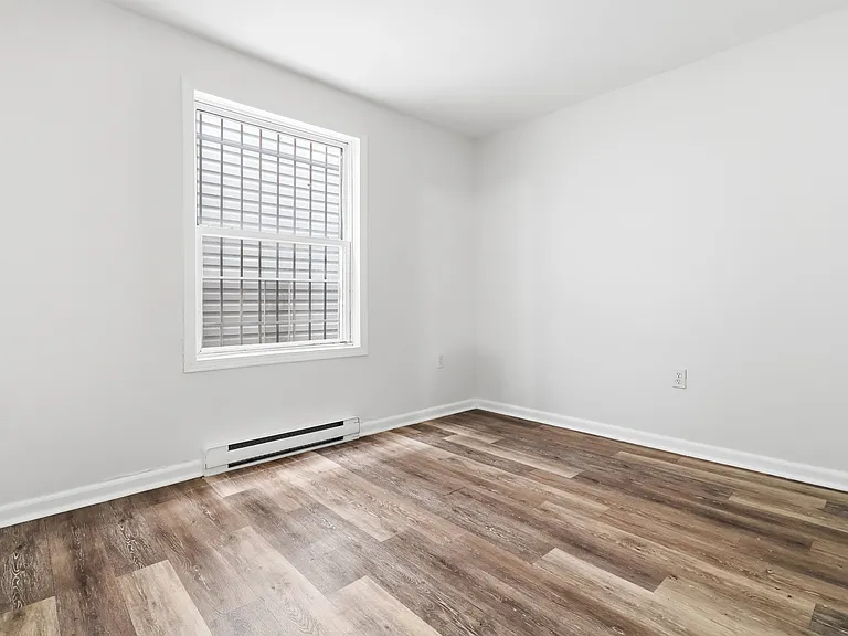 595 Orange St — Photo 13