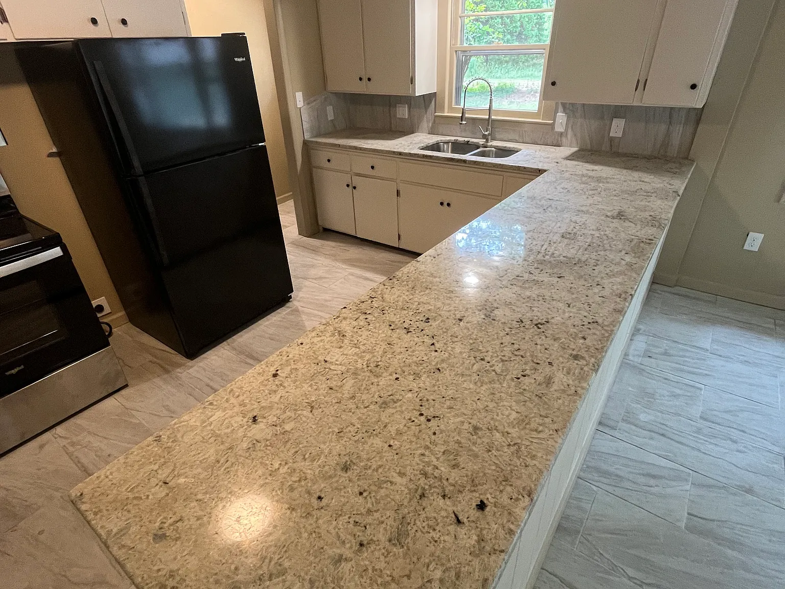 3 bed, 1305 sqft, $1,400 — Photo 4