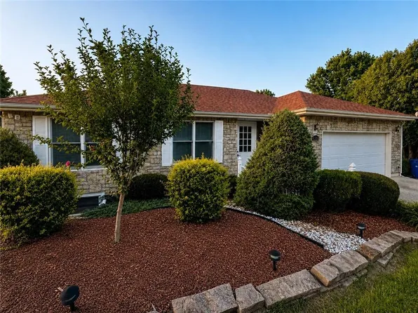125 Hatchell Rd, Tonganoxie, KS 66086