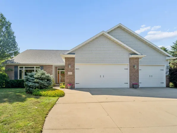W7057 Forest Glen Ct, Greenville, WI 54942