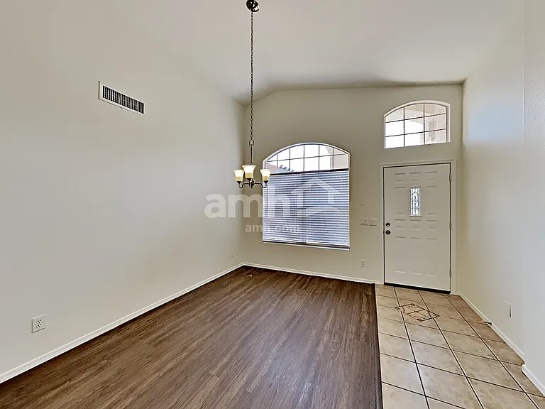 12554 W Holly St — Photo 9
