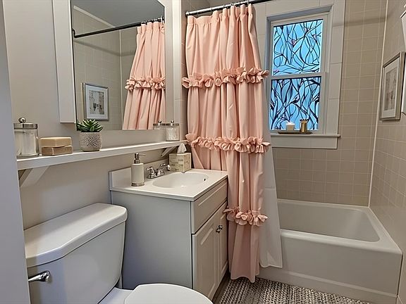 3rd image of 26 Darling St #2