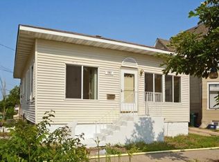 383 Saint Albans St N, Saint Paul, MN 55104