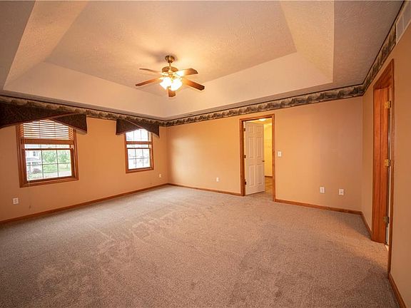4th image of 1013 Glendalough Ave
