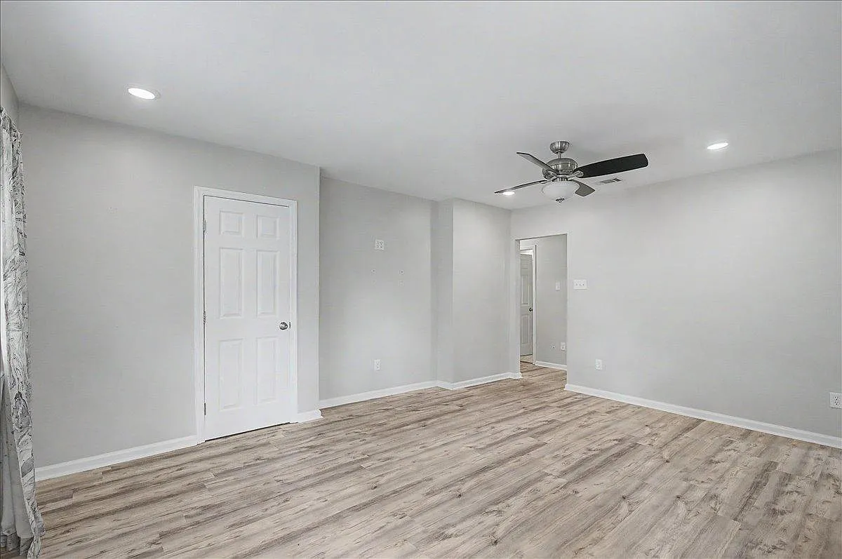 2204 Mason Dr — Photo 2