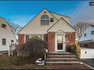 274 Whitehall Rd S, Garden City, NY 11530