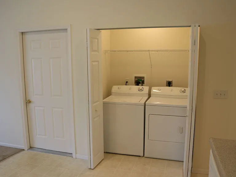 2271 Shamrock Ln — Photo 10
