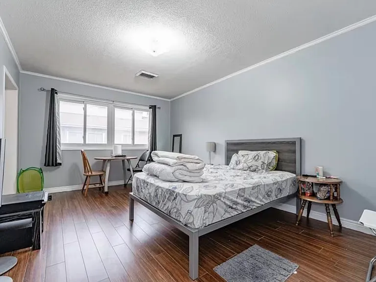 121 University Ave E #64 — Photo 3