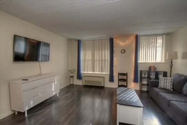 Sold by REMAX Elite | media 15