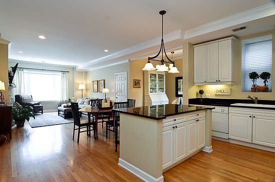 5th image of 859 N La Salle Dr APT 2