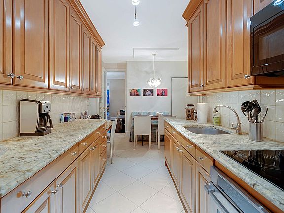 4th image of 201 E 62nd St APT 2A