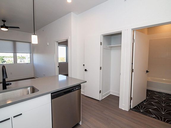 5th image of 1598 Hooker St #435