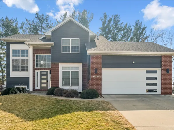 2385 Wolf Creek Trl, Hiawatha, IA 52233