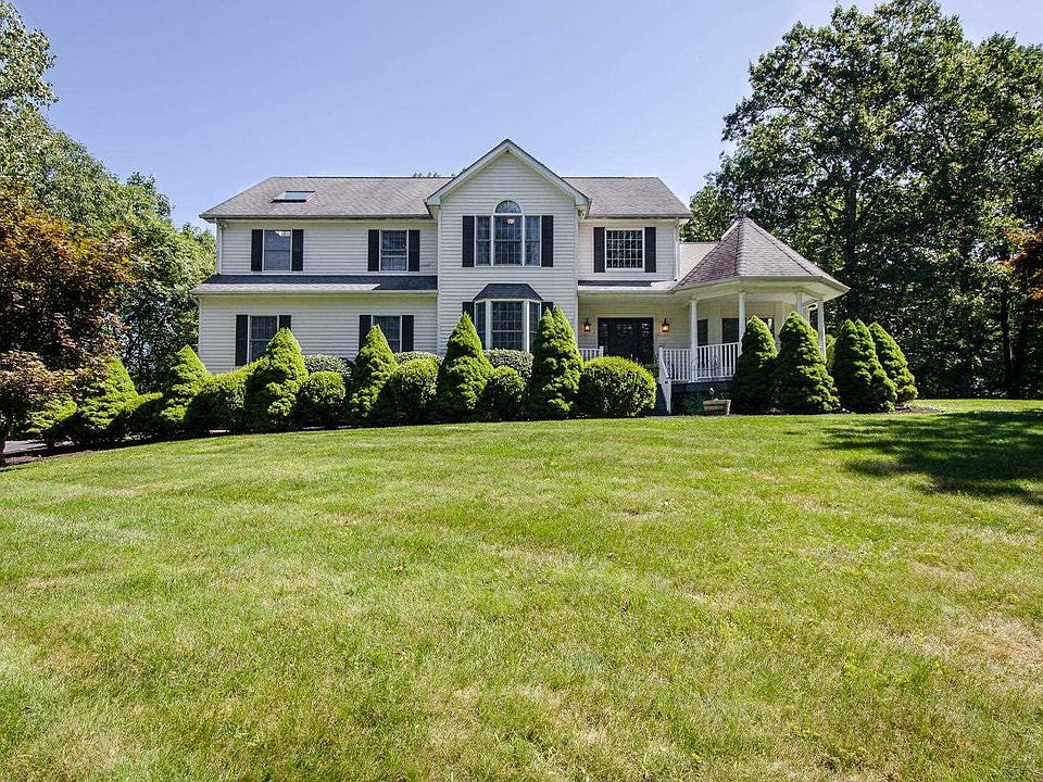 1st image of 8 Lee Ln