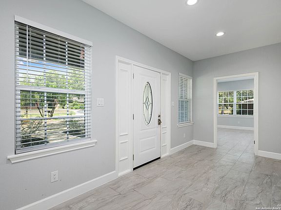 5th image of 210 GLENTOWER DR