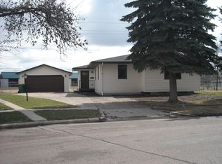 347 Cedar Ln, West Fargo, ND 58078