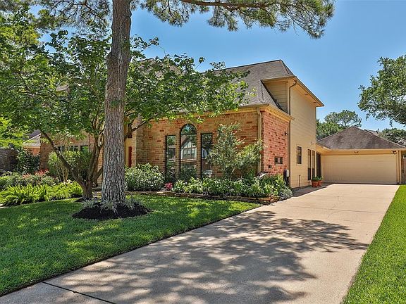 3rd image of 15715 Sweetwater Creek Dr
