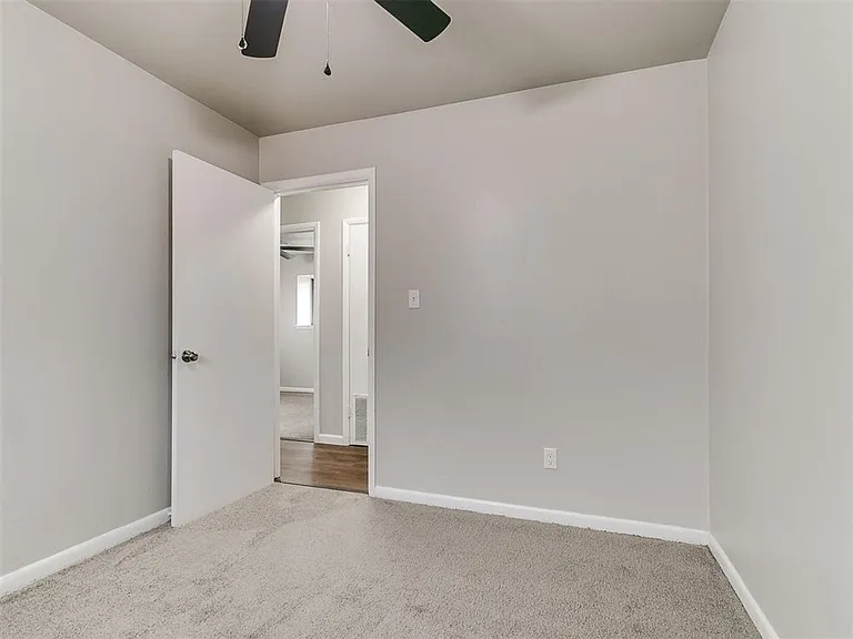 923 SW 3rd St — Photo 26