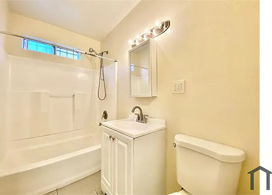 1554 E 21st St #2 — Photo 8